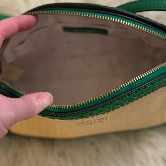 🆕NWT🆕 Kate Spade Straw Dome Crossbody with Green Bean Saffiano Leather Trim!💚 - Picture 3 of 7